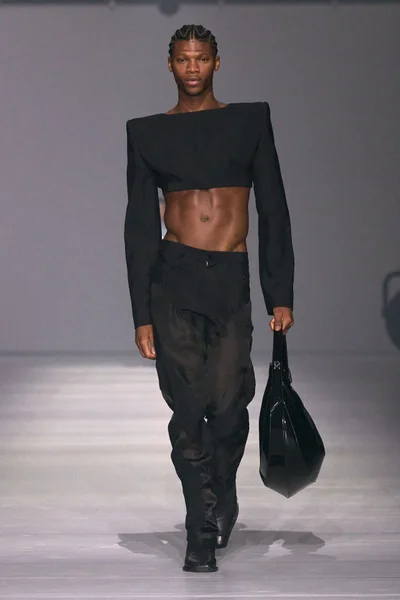 Look 13